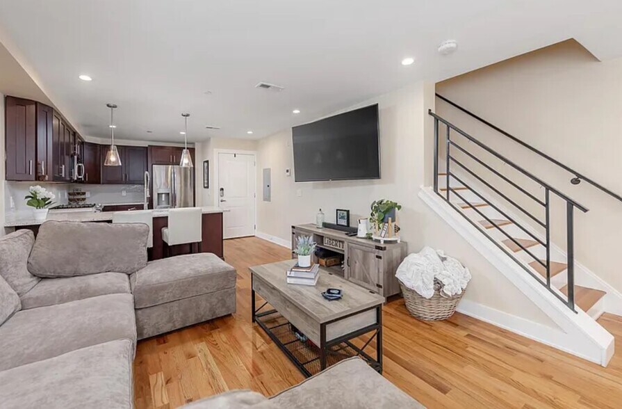 Living Area - 938 N Marshall St