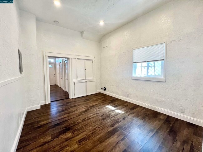 Building Photo - 1709 Peralta St
