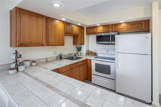 Building Photo - Kukui Plaza Ewa Tower - 1 bedroom 1 bath w...