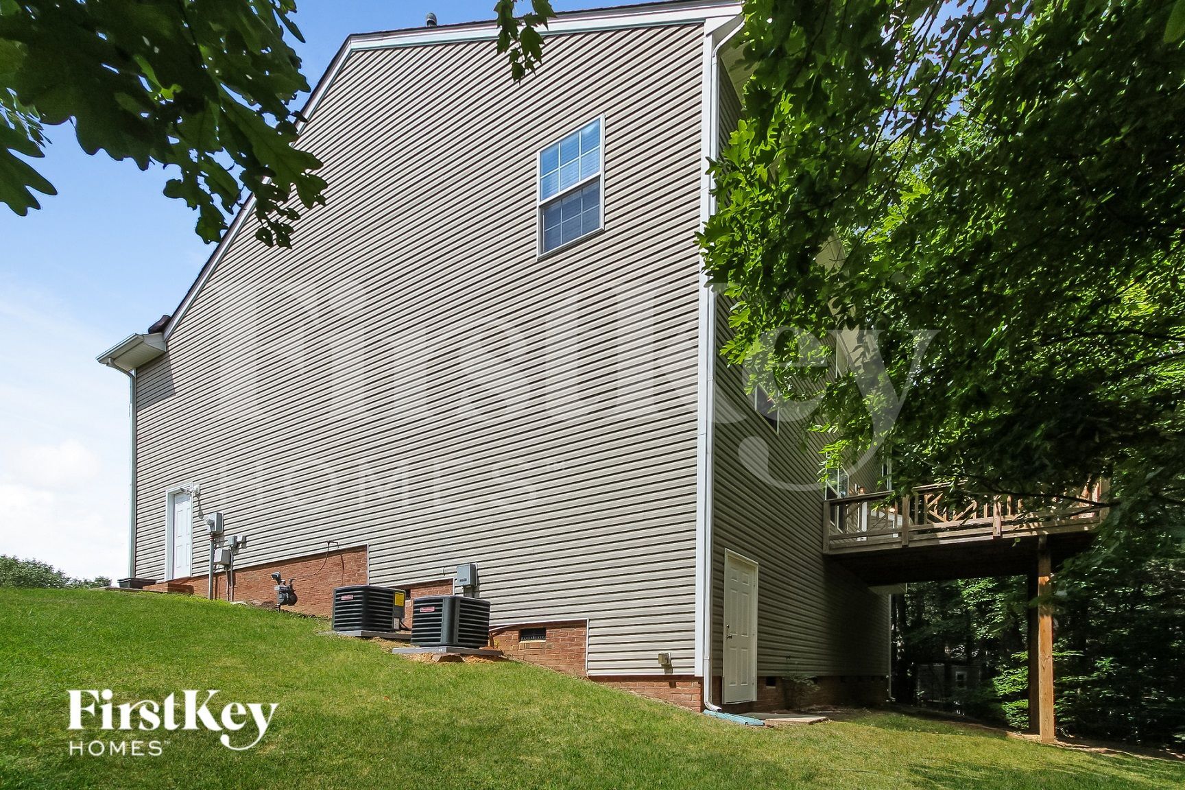 Building Photo - 2217 Thorn Crest Dr