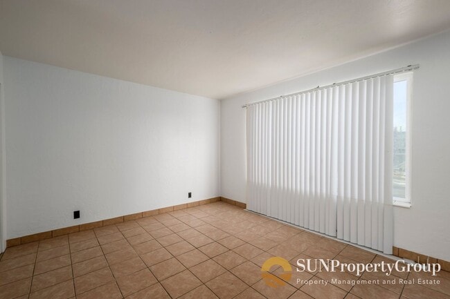 Building Photo - Duplex In Great West Valley Area