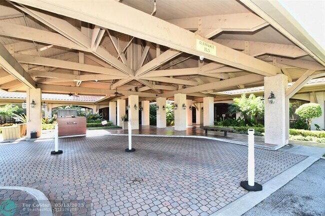 Building Photo - 6715 Via Regina