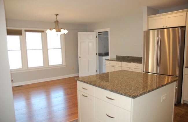 Building Photo - 104 Dorchester Ln