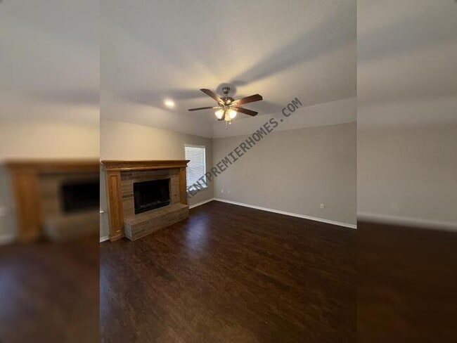 Building Photo - 325 W Strasburg Way