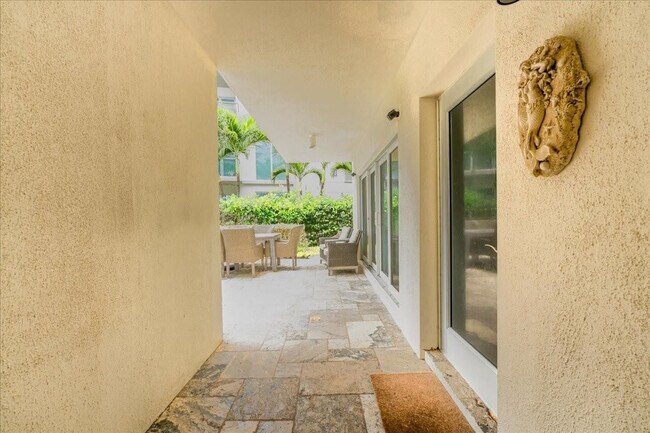 Building Photo - 1203 Hillsboro Mile