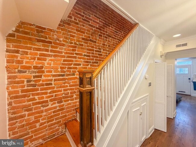 Building Photo - 318 11th St SE