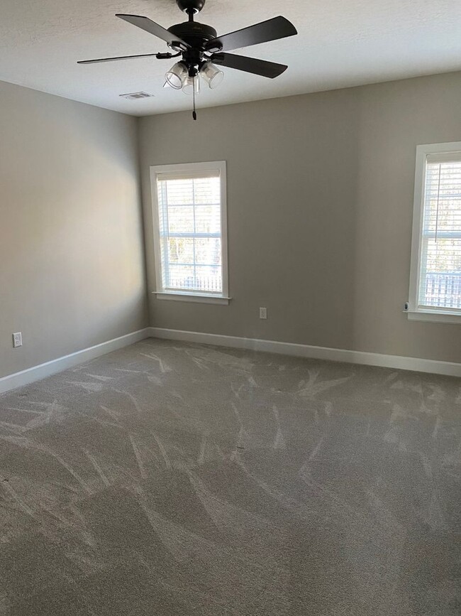 Building Photo - AVAILABLE NOW IN AVENEL PLACE