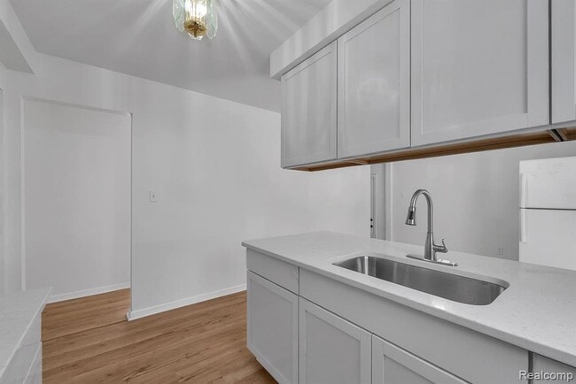 Building Photo - 32658 Kathryn St