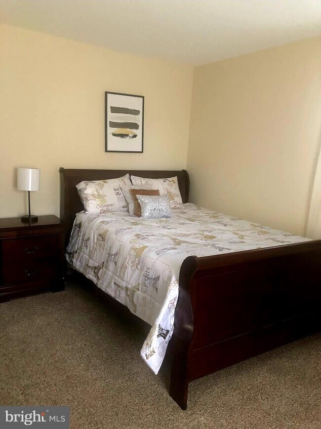 Building Photo - 842 Copley Ave