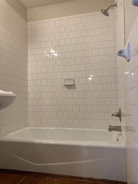 Building Photo - 4509 N Rockwell Ave