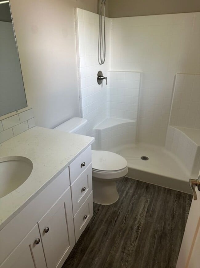 Building Photo - **Charming 3-Bedroom Home - Ready for You!**