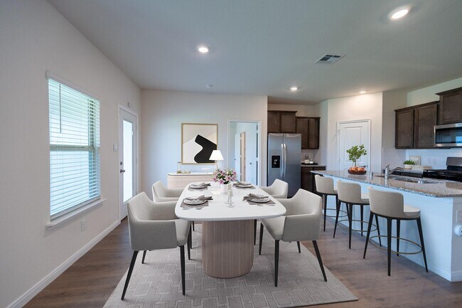 Building Photo - 1609 Grand Villa St