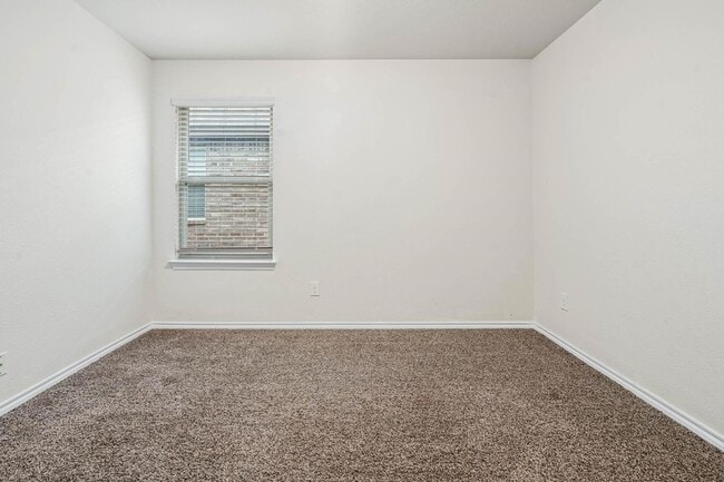 Building Photo - 2120 Tulipwood Dr