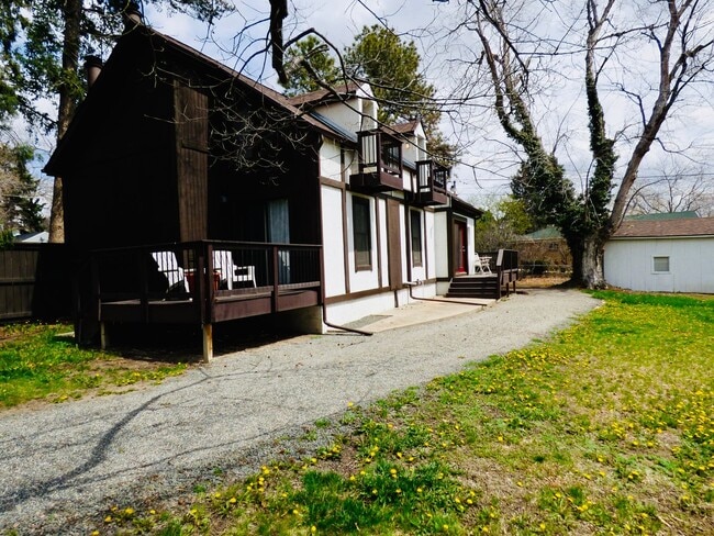Building Photo - HISTORIC TWO-STORY HOME WITH CHARMING FEAT...