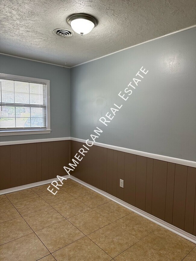Building Photo - 209 Loizos Dr NW