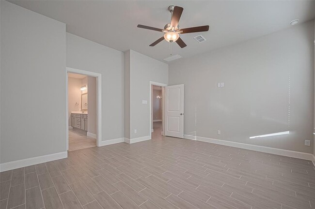 Building Photo - 231 Amaranth Wy
