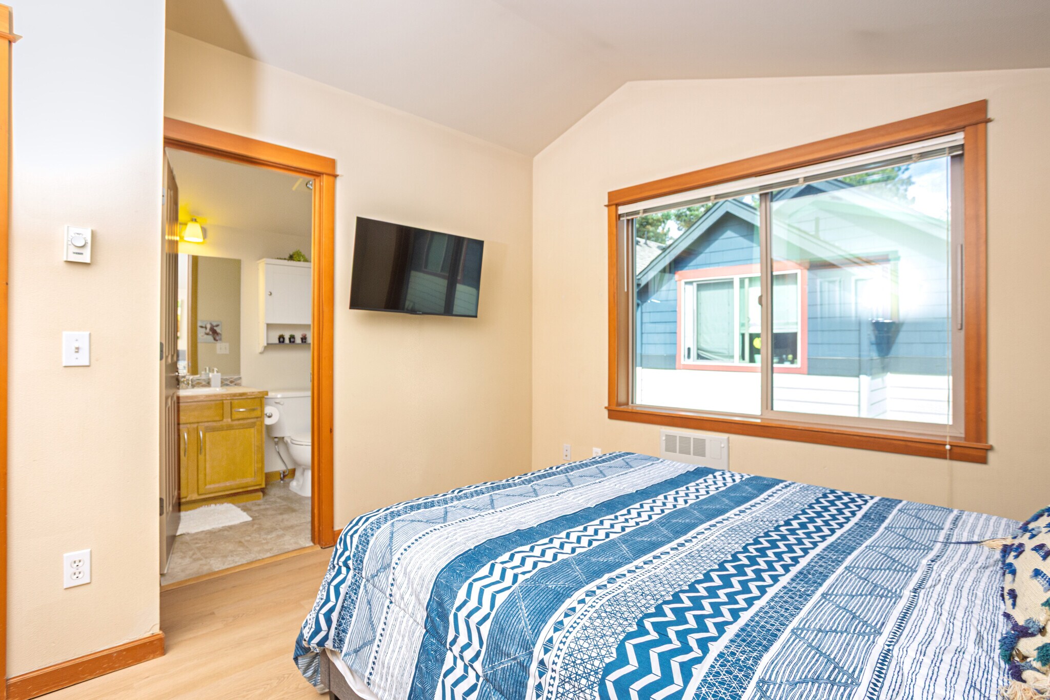 Building Photo - 3314 Wetmore Ave S