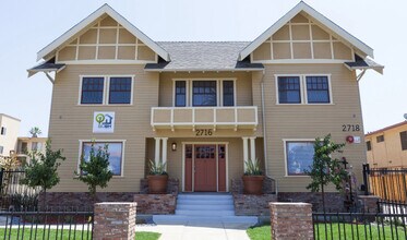 Building Photo - Dee Jay and The Joint