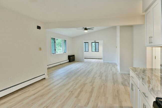 Building Photo - 920-922-922 Cynthia Ct