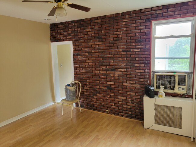 Building Photo - 2325 Belgrade St