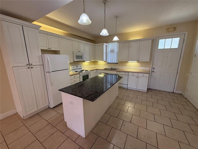 Building Photo - 608 Cornerstone Dr