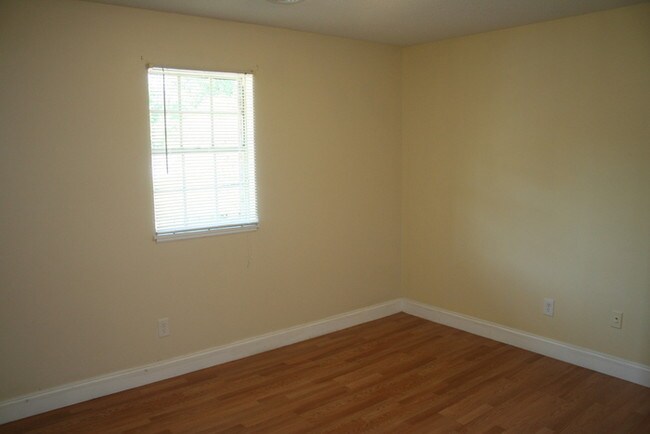 Building Photo - 115 Florence St