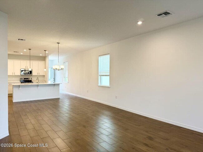 Building Photo - 826 Castleford Ave NE
