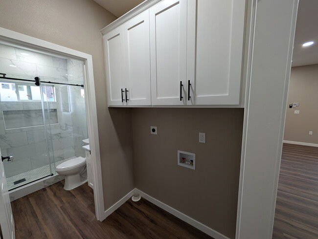 Laundry Room / Main Bathroom - 4016 Josephine St