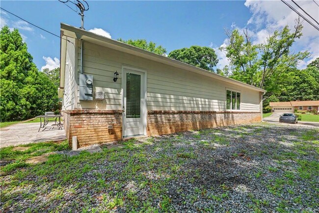 Building Photo - 2909 Jones Mill Rd