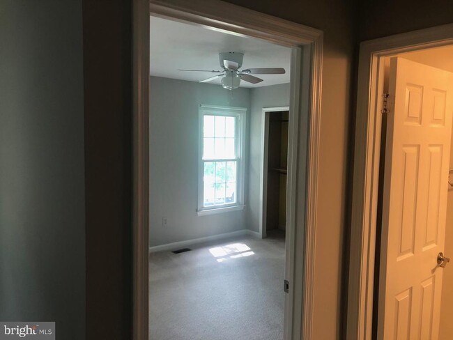 Building Photo - 8104 Overlake Ct
