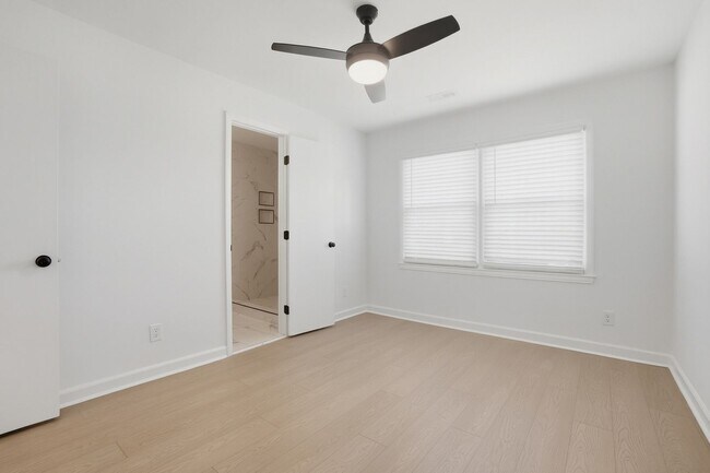 Building Photo - Beautifully Renovated 3-Bedroom with Fence...