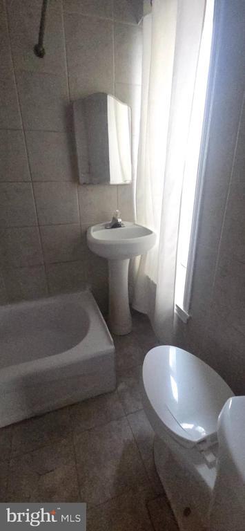 Building Photo - 3258 N Park Ave