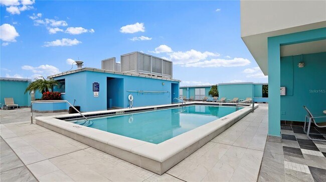 Building Photo - 1 Beach Dr SE