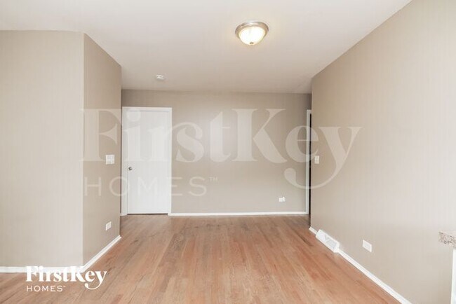 Building Photo - 456 E Lorraine Ave