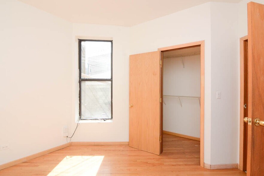 Building Photo - 529 N Claremont Ave