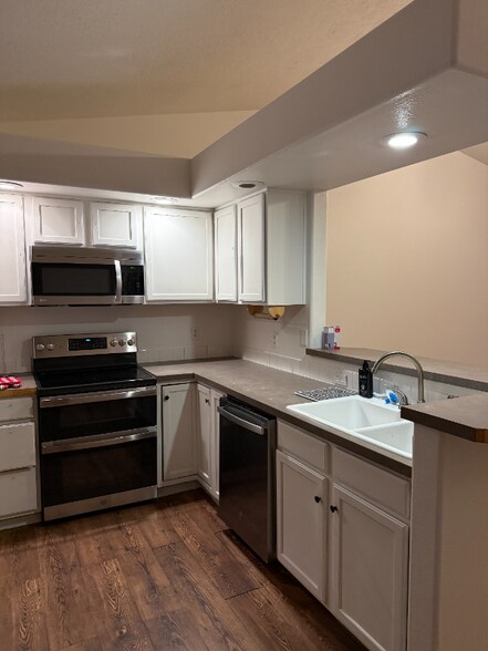 Building Photo - 1319 W Hasket Cir