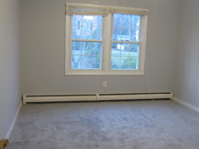 Building Photo - 14 Northbrook Dr