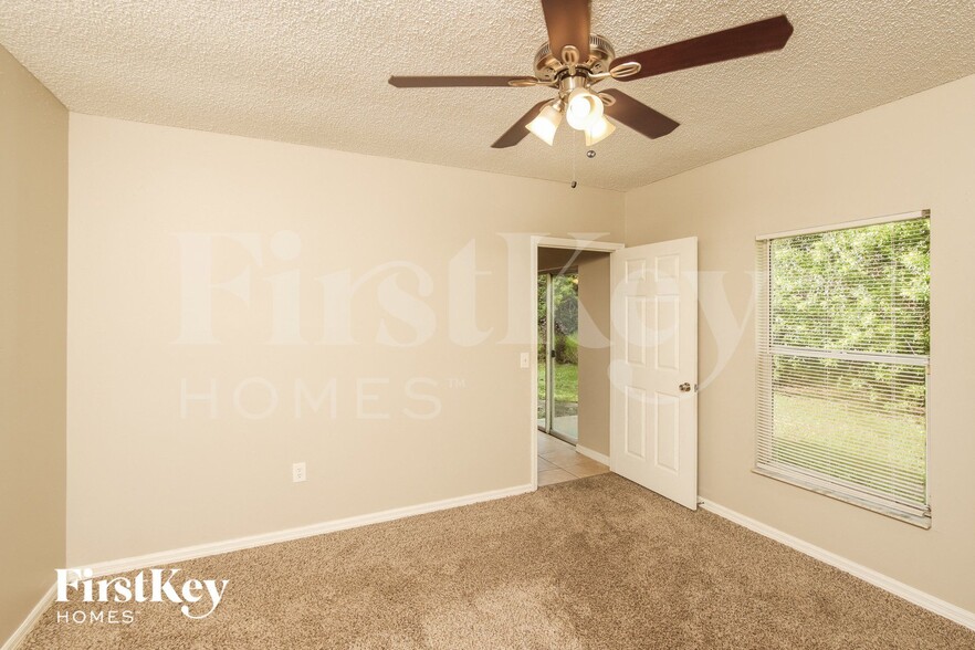 Building Photo - 150 Empress Ave