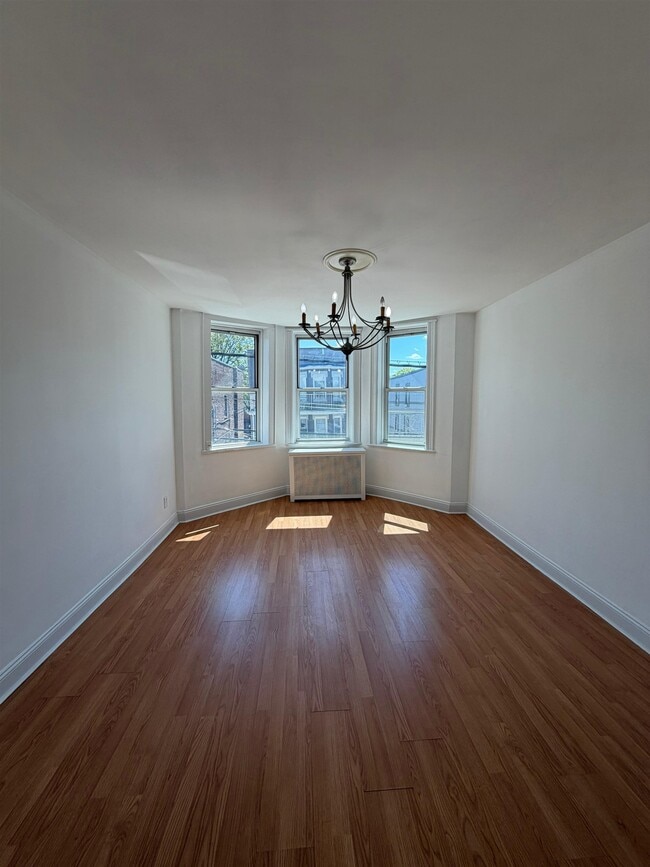Building Photo - 214 72nd St