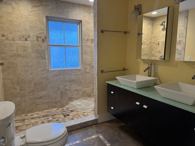 Building Photo - 3 Bedroom in Downtown Lebanon