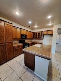 Building Photo - Spacious 2-Story Fresno Home with Bonus Room!