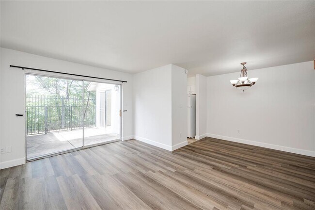 Building Photo - 6910 Hart Ln