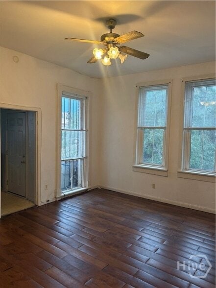 Building Photo - 219 E Taylor St
