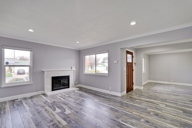 Building Photo - Stunning Single Family Home