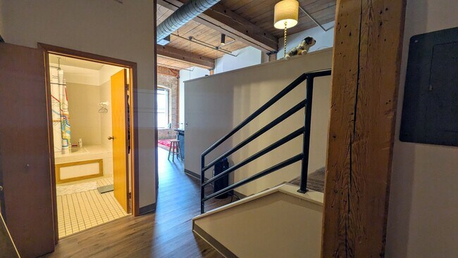 Building Photo - 210 N 2nd St