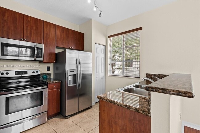 Building Photo - 12421 SW 50th Ct