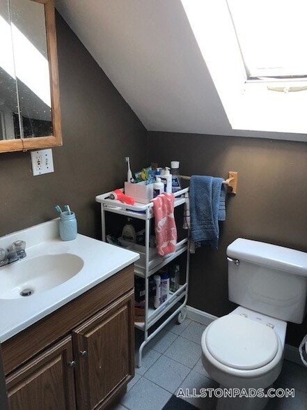 Building Photo - 42 Brainerd Rd