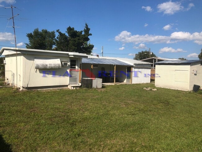 Building Photo - **3/1 Manufactured Home in Charlin Parkway area with large fenced yard**
