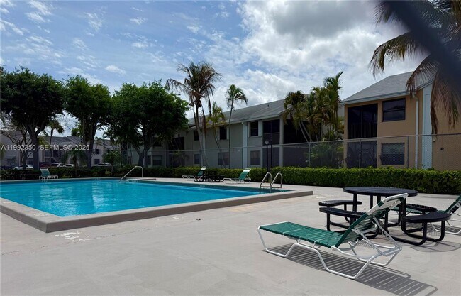 Building Photo - 800 Independence Dr