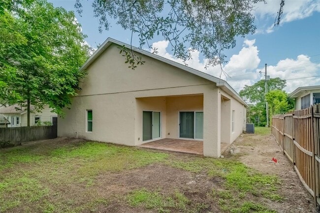 Building Photo - 1950 Lillian Ave